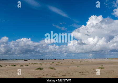 Autos sind erlaubt, die die Uferpromenade am Rindby Strand auf fanoe Insel, Nordsee, Jütland, Dänemark, Skandinavien zu fahren Stockfoto