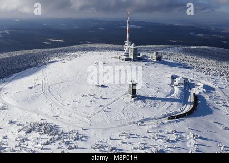 Luftaufnahme von Brocken Gipfel im Harz im Winter. | Verwendung weltweit Stockfoto