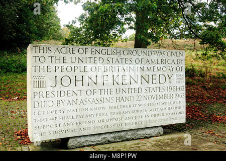 John F Kennedy Gedenkstein an Runnymede England. Stockfoto