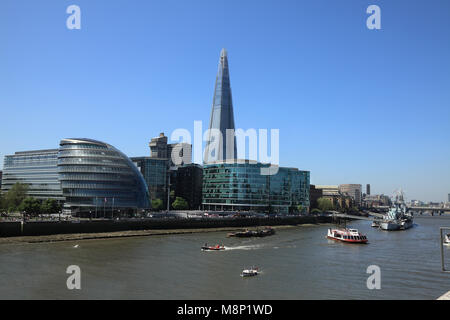 Rathaus auf der Themse und das höchste Gebäude in London" die Glasscherbe' Stockfoto