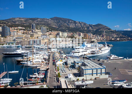 Super Yachten im Yachthafen von Monaco, der größte Mega Yacht ist "Lady Moura", Inhaber Nasser Ar-Raschid, ein saudischer arabean Milliardär, Monaco, Europa Stockfoto