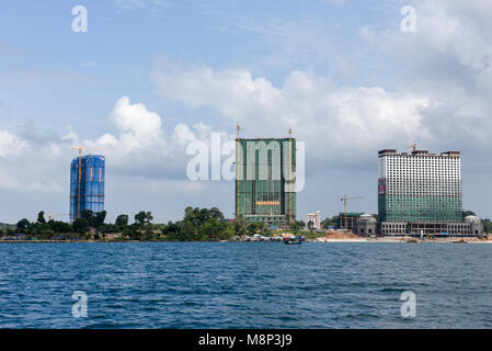 Sihanoukville, Kambodscha - 25. Januar 2018: Moderne Hochhäuser im Bau an Sihanoukville zu Kambodscha Stockfoto