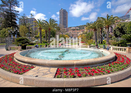 Blick aus dem Park am Place du Casino auf dem Boulevard de Moulin, Monte Carlo, Monaco, Côte d'Azur, Französische Riviera, Europa Stockfoto