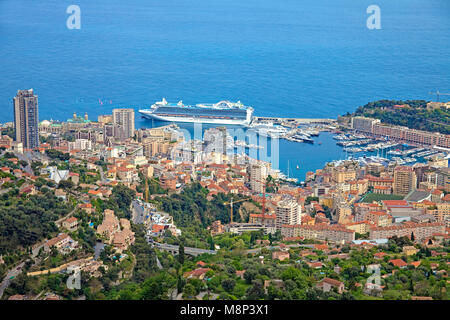 Kreuzfahrtschiff im Hafen von Monaco, Fuerstentum Monaco, Europa | Kreuzfahrtschiff im Hafen von Monaco, Fürstentum Monaco, Europa Stockfoto