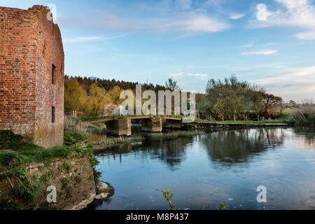 Cutt Mühle ist eine verfallene Mühle am Fluss Stour in der Nähe von Hinton St. Maria, in der Nähe von Sturminster Newton in Dorset, England Stockfoto