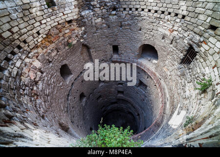 Turm der Festung Yedikule (Yedikule Zindanları) - Festung der Sieben Türme in Istanbul, Türkei Stockfoto