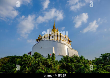 Die goldene Pagode von Phu Khao Thong, Golden Mount, liegt auf einem Hügel im Wat Saket befindet Stockfoto