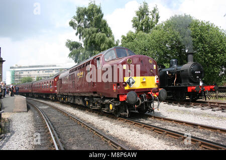 West Coast Eisenbahnen Klasse 37 37516 von Keighley - Keighley und Worth Valley Railway, West Yorkshire, UK - Juni 2009 Vereinbaren anreisen Stockfoto