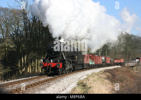 Krieg Abteilung Dampflok Reihe 90733 Ansätze Mytholmes, Keighley und Worth Valley Railway, West Yorkshire, UK - Februar 2008 Stockfoto