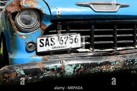 Schrottplatz von alten Autos in Uruguay Stockfoto