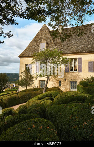 Das Chateau de Marqueyssac liegt hoch über dem Fluss Dordogne in Frankreich Vezac. Stockfoto