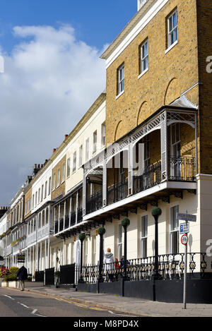 Royal Terrace und Royal Hotel, Southend On Sea, Essex, Großbritannien. Zwischen 1791 und 1793 gebaut. Häuser in der Terrasse war im Zweiten Weltkrieg von der Marine benutzt wird Stockfoto