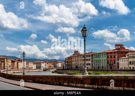 Schönen Himmel über dem historischen Zentrum von Pisa, Toskana, Italien Stockfoto