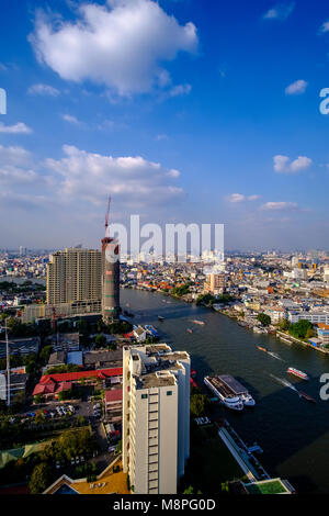 Luftaufnahme über den Chao Phraya River auf dem nördlichen Teil der Stadt Stockfoto