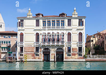 Fassade des Palazzo Malipiero Cappello mit seinen ummauerten Garten auf dem Canal Grande, Campo San Samuele San Marco, Canale grande, Venedig, Venetien, Ital Stockfoto