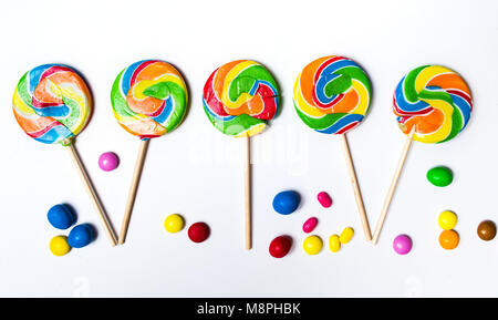 Lollipop Bonbons auf weißem Hintergrund flay legen Stockfoto