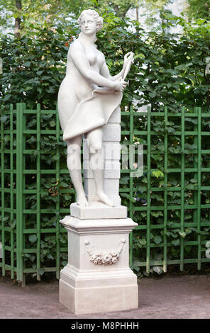 Frau Statue im Sommer Garten, St. Petersburg Stockfoto