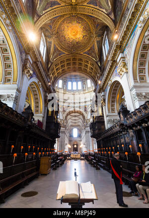 London, Großbritannien - 2 September 2017: Innenraum des Londoner St, Paul Cahthedral, Sitz des Bischofs von London und großen London touristische Attraktion. Stockfoto