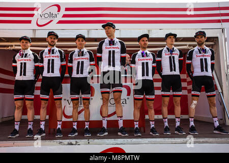 Calella, Spanien. 19. März, 2018. Team Sunweb 41 VERVAEKE, Louis (BEL), 42 10, Laurens (NED), 43 WALSCHEID, Maximilian R. (GER, 44 HAMILTON, Christopher (AUS), 45, Johannes FRÖHLINGER (GER), 46 Hindley, Jai (AUS), 47 Lagerhalter, Michael (AUS), Director Luke Roberts 98th Volta Ciclista a Catalunya 2018/Stufe 1 - Calella Calella von 152,3 km während der Tour von Catalunya, März 19 2018 in Calella, Spanien. Credit: CORDON PRESSE/Alamy leben Nachrichten Stockfoto