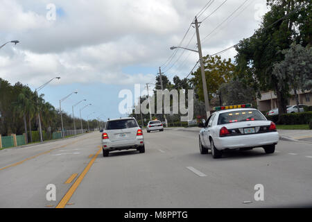 FORT LAUDERDALE, FL - 20. Februar: Peter Wang, 15, der zu den 17 Personen, die von einem bewaffneten Banditen an Marjory Stoneman Douglas High School in einer Parklandschaft getötet wurde, Florida war zu der Klasse der 2025 seinen Traum Schule zugelassen, West Point Academy. Es war eine Trauerfeier für ihn bei Kraeer Bestattungsinstitut und Einäscherung Center und als er gelegt wurde am Bailey Memorial Gardens am 20. Februar, 2018 Personen: Peter Wang Stockfoto