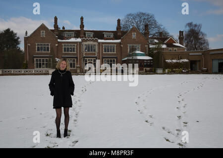 Egham, UK, 19. März 2018, einen Fotoauftrag fand für die walid Juffali Sammlung auf Bishopsgate Haus, Surrey Dies umfasst eine Sammlung von Gemälden, Antiquitäten, Skulpturen, Kunstgegenstände, Wein und vintage Champagner vom späten Walid Juffali, der saudische Milliardär. Der Verkauf findet am 26.März um 10 Uhr © Keith Larby/Alamy leben Nachrichten Stockfoto