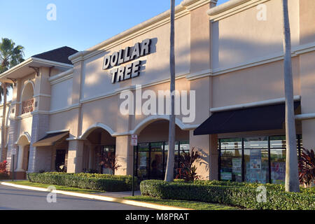 PARKLAND, FL - 16. Februar: Florida School shooting vermuten Nikolas Cruz wurde an einem Dollar Tree store in einem Park, in dem er angeblich 17 Menschen bei einem Angriff auf Marjory Stoneman Douglas High School diese Woche am 16. Februar 2018 in Parkland, Florida Personen: Dollar Tree getötet beschäftigt Stockfoto