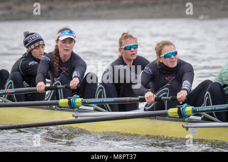 In Putney, London, UK. 19. März 2018. Boat Race Praxis Outing. Als Vorbereitung für die Cancer Research UK Regatten am 24. März 2018, Cambridge University Women's Yacht Club Blue Crew Frost während einer Praxis Outing auf dem Das Boat Race Tideway Kurs mutig. Trainer Rob Baker folgt die Crew Liste: - CUWBC Blau Crew). Bug: Tricia Smith, 2) Imogen gewähren, 3) Kelsey Barolak, 4) Thea Zabell, 5) Paula Wesselmann, 6) Alice White, 7) Myriam Goudet-Boukhatmi, Schlaganfall: Olivia Coffey, Cox: Sophie Shapter. Credit: Duncan Grove/Alamy leben Nachrichten Stockfoto