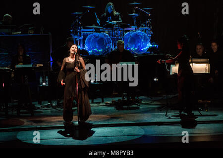 Mailand Italien. 19. März 2018. Die amerikanische Rock Band Evanescence führt live auf der Bühne des Teatro degli Arcimboldi während der "Synthese Tour". Credit: Rodolfo Sassano/Alamy leben Nachrichten Stockfoto