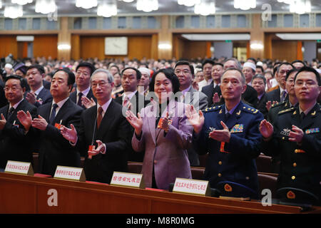 Peking, China. 20 Mär, 2018. Die erste Sitzung des 13. Nationalen Volkskongress (NVK) hält seine zum Abschluss der Großen Halle des Volkes in Peking, der Hauptstadt von China, 20. März 2018. Credit: Liu Weibing/Xinhua/Alamy leben Nachrichten Stockfoto