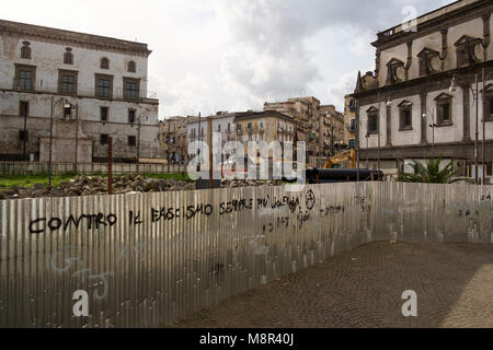 Ausgeführte Arbeit Via Enrico De Nicola in der Nähe der Porta Capuana, Neapel zu renovieren Stockfoto