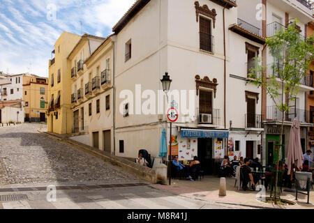 Der Hügel von Plaza de la Merced und Cafe an der Plaza de Triunfo, Stadt Granada Stockfoto