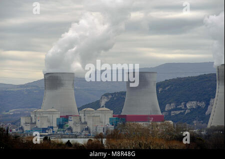 Atomkraftwerk von CRUAS MEYSSE - AM UFER DES FLUSSES RHÔNE-ARDÈCHE FRANKREICH - ELEKTRISCHE KERNKRAFTWERK - Elektrizität - EEF © Frédéric BEAUMONT Stockfoto