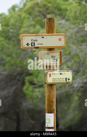 Wanderweg Markierung, Wegweiser, Wanderweg nach Mijas, Alhaurin und Münze, Andalusien, Spanien. Stockfoto