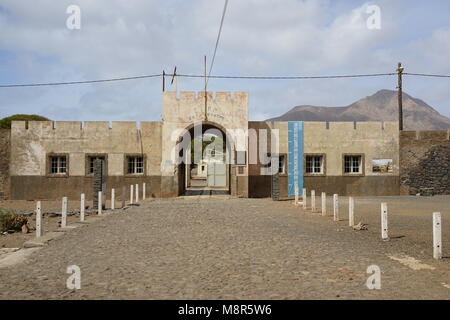 Eingang nach Tarrafal Gefängnis, Museu do Tarrafal Tarrafal, Lager, Tarrafal, Insel Santiago, Kap Verde Stockfoto