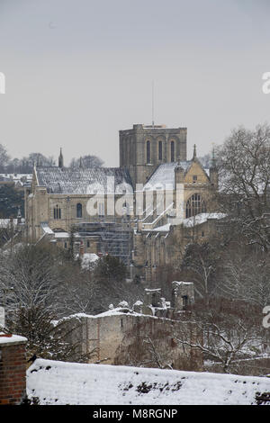 Winchester Cathedral im Schnee Stockfoto