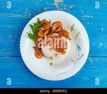 Classic New Orleans Shrimp Etouffee-saftigen Garnelen Schüssel in Reiche und schmackhafte Roux Soße erstickt. Stockfoto