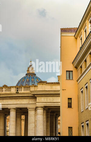 Niedrigen winkel Detailansicht der Vatikanstadt Architektur, Rom, Italien Stockfoto