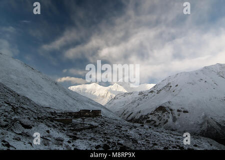 Trek in Nepal. Annapurna Trek cirkut. Die schönsten Trekking im Himalaya. Die letzte Mountain Hostel vor dem Pass Thorong la Stockfoto