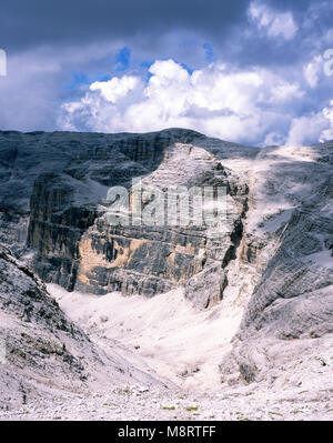 Valon del Fos hinab zum Val Lasties geschnitzten zwischen Sas de Pordoi und Col Toron die Sella Gruppe Gröden Dolomiten Südtirol Italien Stockfoto