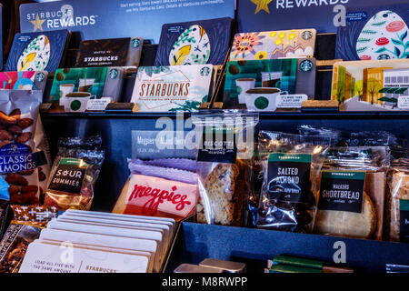 Noblesville - ca. März 2018: Geschenkkarten an einem Starbucks Retail/Store. Starbucks spezialisiert sich, auf, Latte Macchiato, Mokka und Frappuccinos I Stockfoto