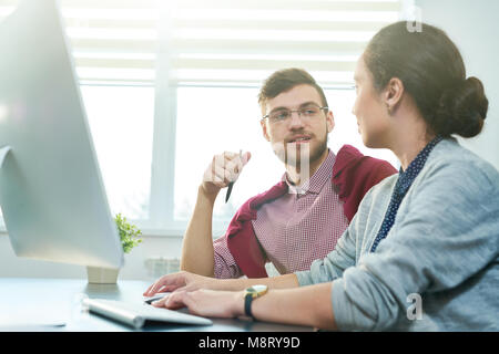 Man test Tag bei der Arbeit Stockfoto