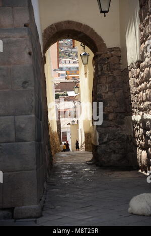 Engen Verbündeten zwischen Gebäuden in Cusco Peru Stockfoto