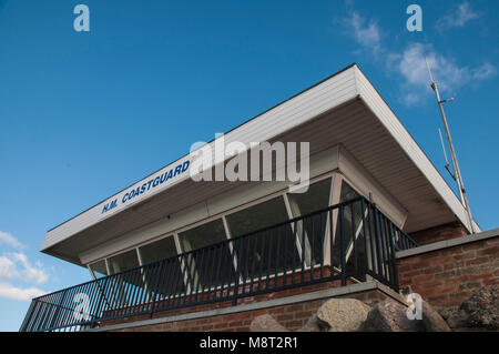 Küstenwache lookout Gebäude für den Versand Kreuzung Lune Tiefen und den Fluss Lune Eastuary bei Knott am Meer Lancashire, Großbritannien Stockfoto