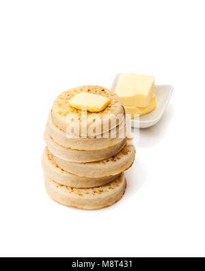 Hot geröstetes Fladenbrot mit Butter Scheibe isoliert auf weißem Stockfoto