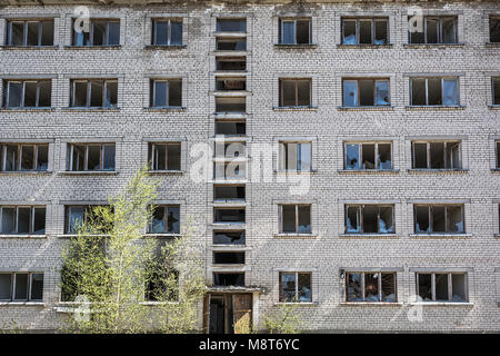 Verlassene und zerstörte Wohnhaus in Skrunda, Lettland Stockfoto