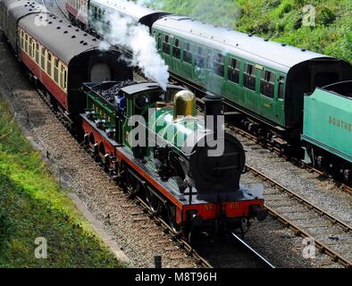 Süd- und Osteuropa Chatham Railway (SE&CR) O1 Klasse 0-6-0 Dampflok Nr. 65, 1896 gebaut, auf dem Bluebell Railway, West Sussex, UK. Stockfoto