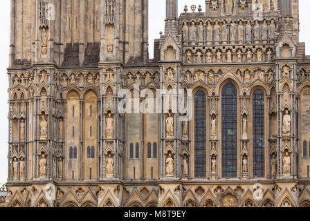 West Front Detail der anglikanischen Kathedrale von Wells Cathedral (Kirche des Hl. Andreas), Somerset, South West England, Großbritannien Stockfoto