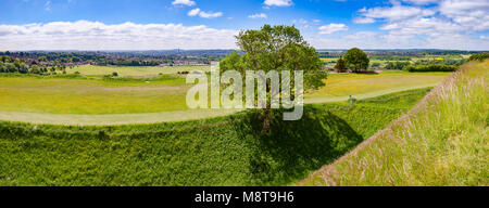 Salisbury Cathedral City Panoramablick von der Old Sarum, der Ort der frühesten Siedlung von Salisbury, Wiltshire, South West England, Großbritannien Stockfoto