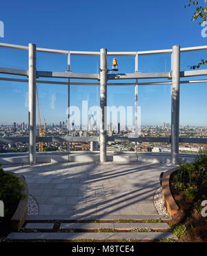 Dachterrasse auf der 35. Etage. Sky Vauxhall Gardens, London, Vereinigtes Königreich. Architekt: Carey Jones Chapman Tolcher Architekten, 2017. Stockfoto