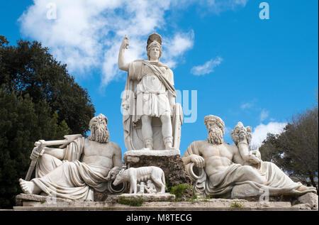 Die Skulptur "Fontana della Dea di Roma" an der Piazza del Popolo, Rom Italien. Stockfoto